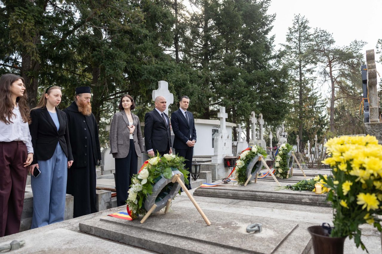 Omagiu la Cernica: Oficialii de la București și Chișinău, reuniți la mormintele martirilor care au votat Unirea Basarabiei cu România