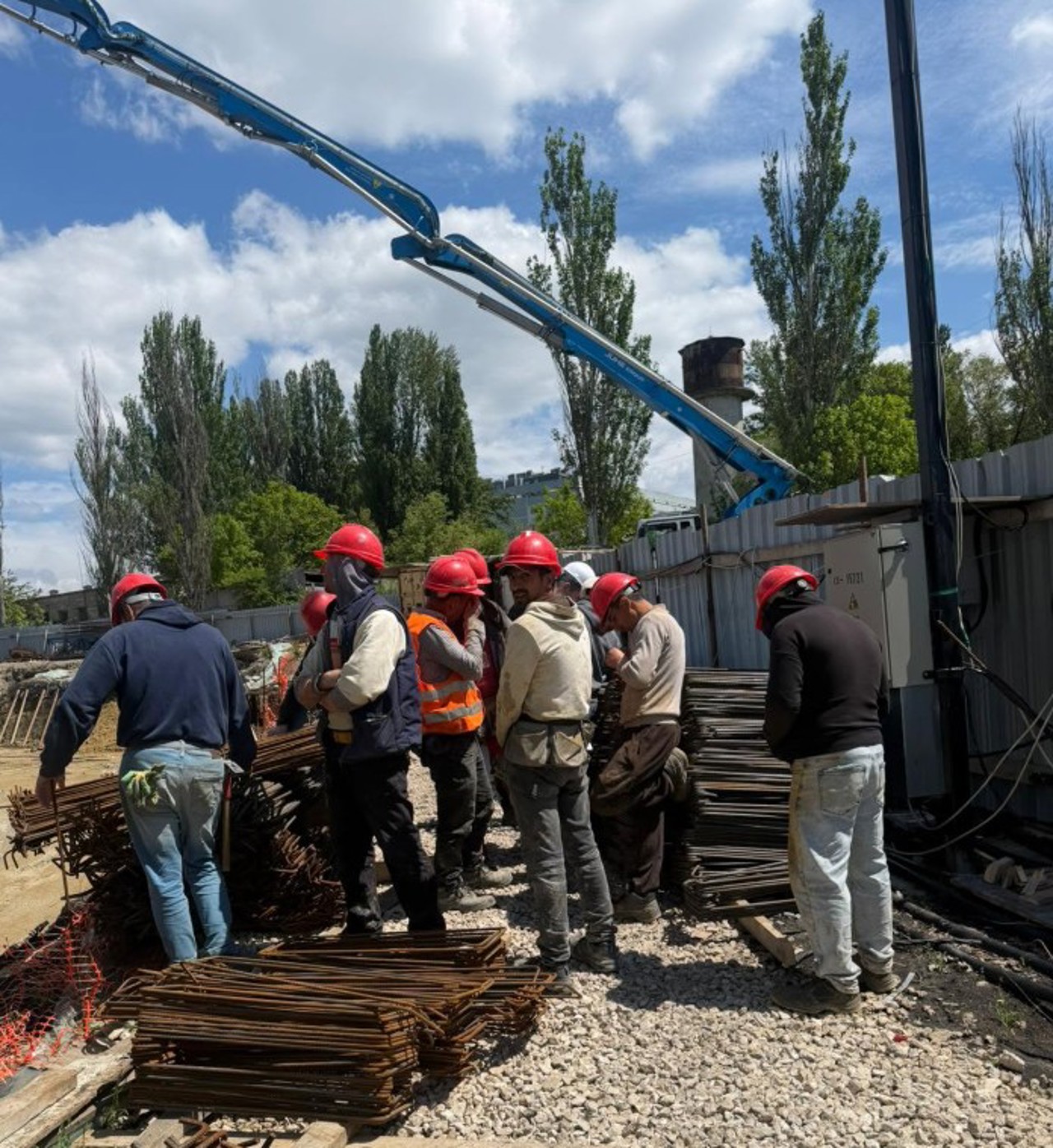 Expert: Salariile neatractive îi determină pe moldoveni să plece peste hotare, iar locurile lor sunt ocupate de cetățeni străini
