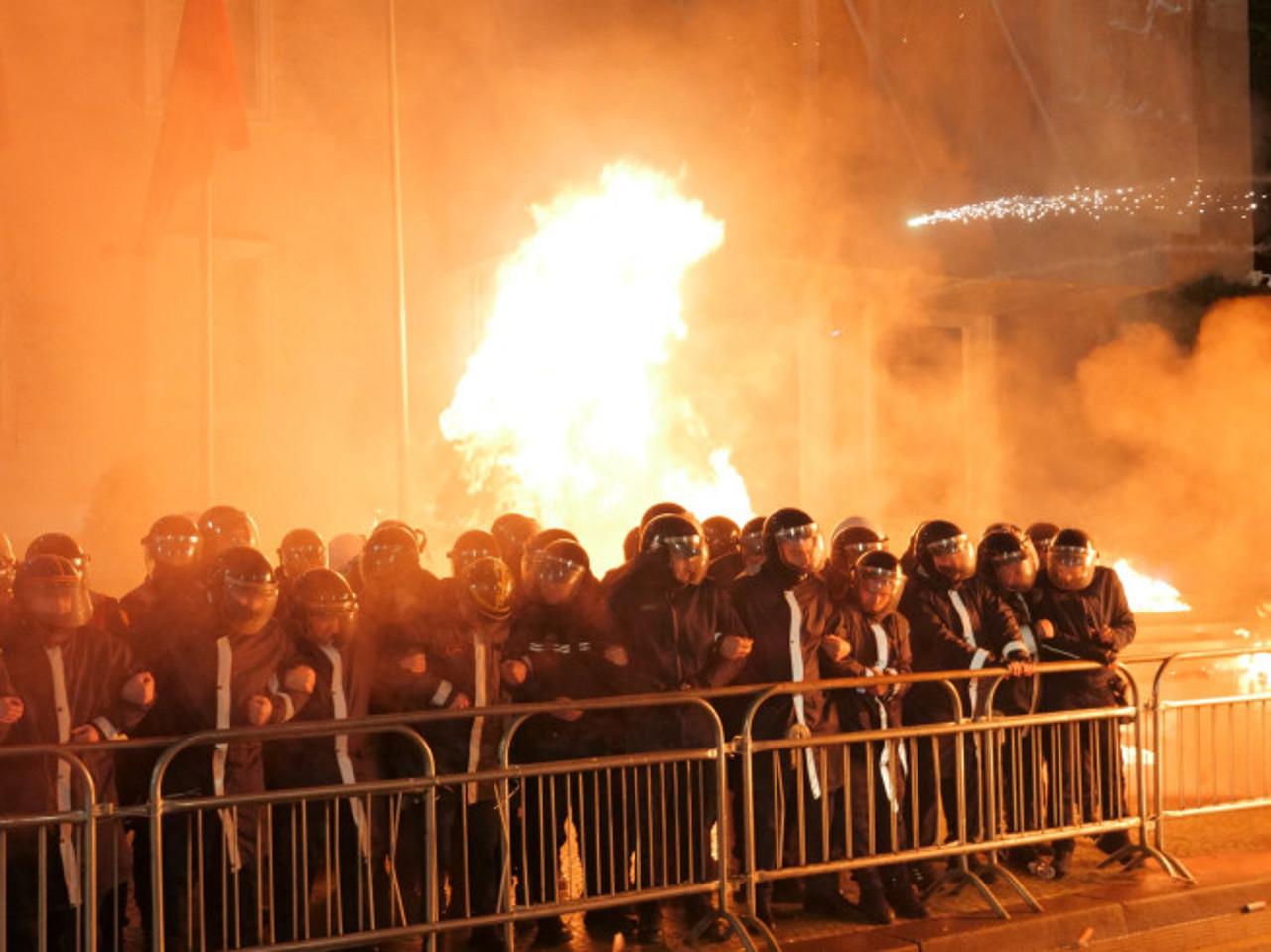 Mii de persoane au ieșit în stradă în Albania pentru a protesta împotriva Guvernului