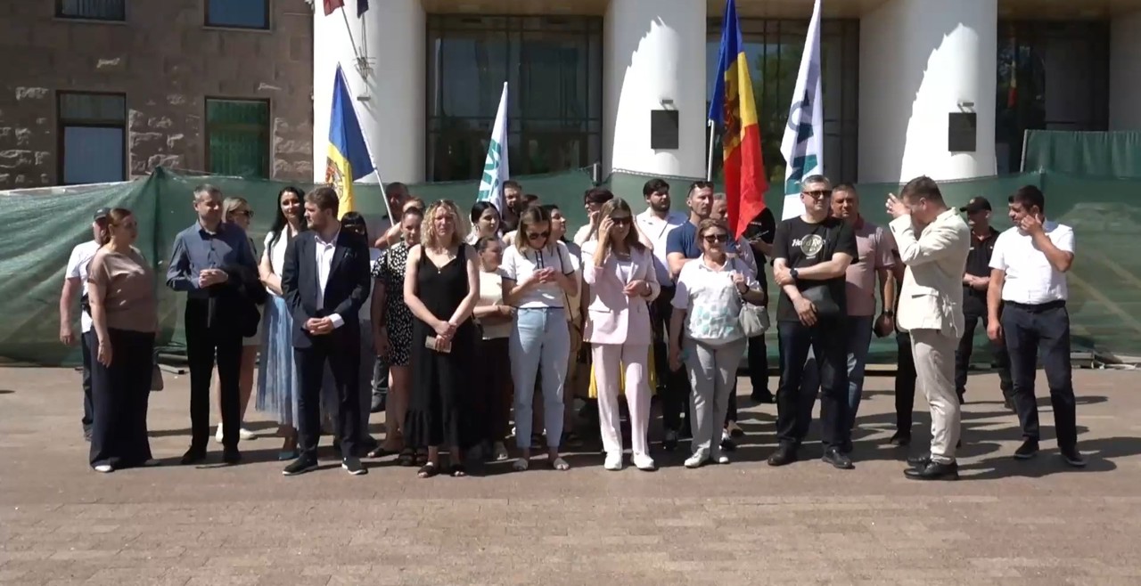 Protest în fața Parlamentului: MAN cere retragerea proiectului politicii fiscale