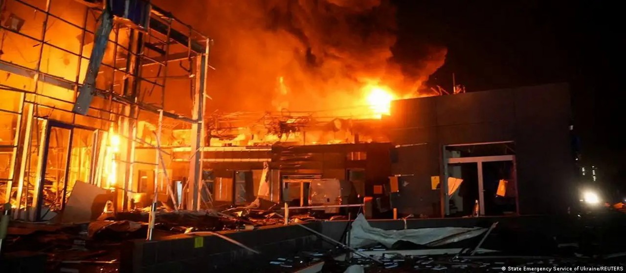 Atacuri nocturne: Odesa și Dnipro, lovite cu drone. Mai multe incendii și răniți