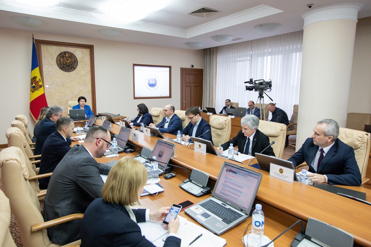 Numiri și demisii la Guvern: Trei secretari de stat numiți în funcție, alții doi - disponibilizați 