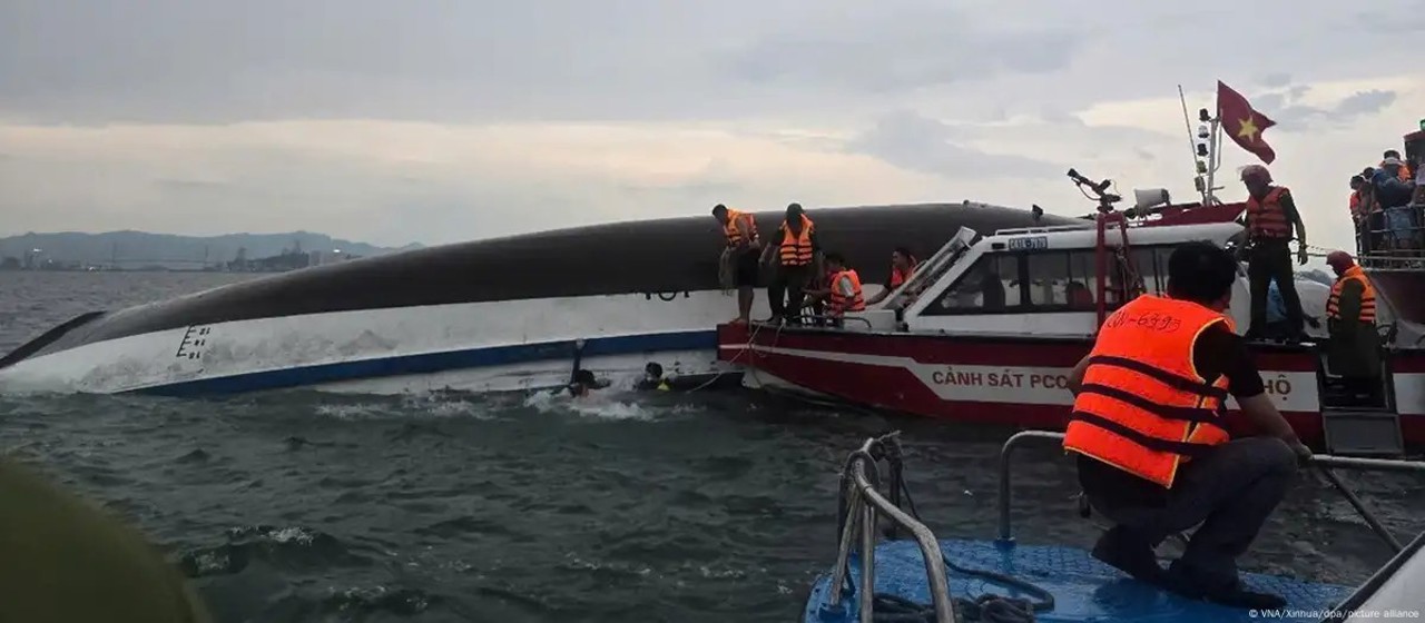 Vietnam: cel puțin 38 de morți după ce o barcă turistică s-a răsturnat 