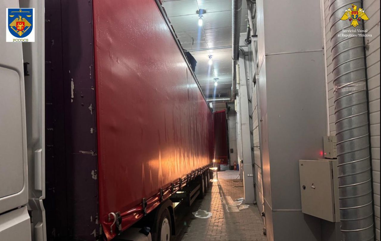 Milionul de țigări din tavanul unui camion: trei persoane, printre care patronul unui local renumit din Chișinău, pe banca acuzaților