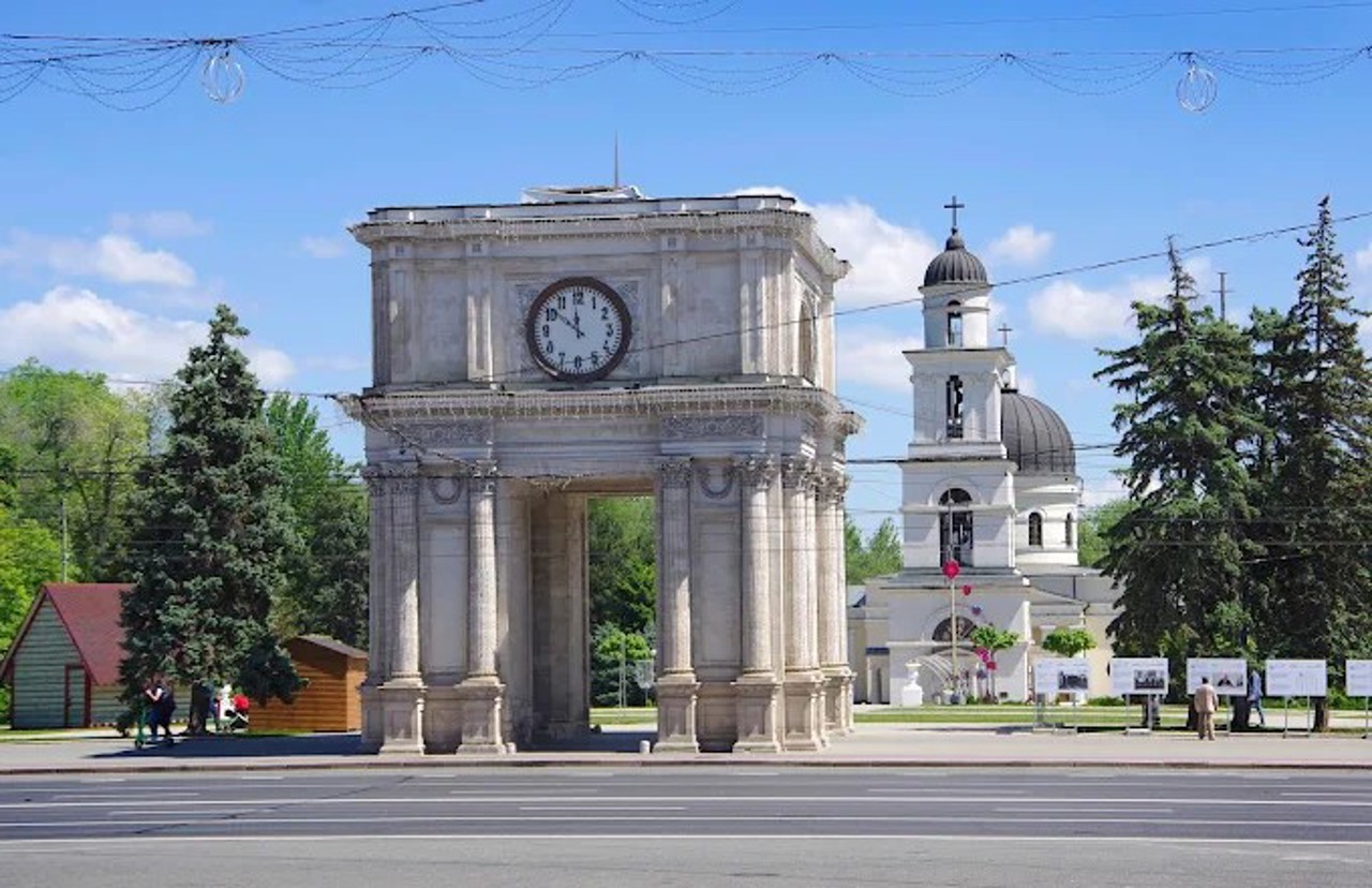 Restaurarea Arcului de Triumf din Chișinău, incertă: „Dacă nu pot, să ni le transmită nouă” 