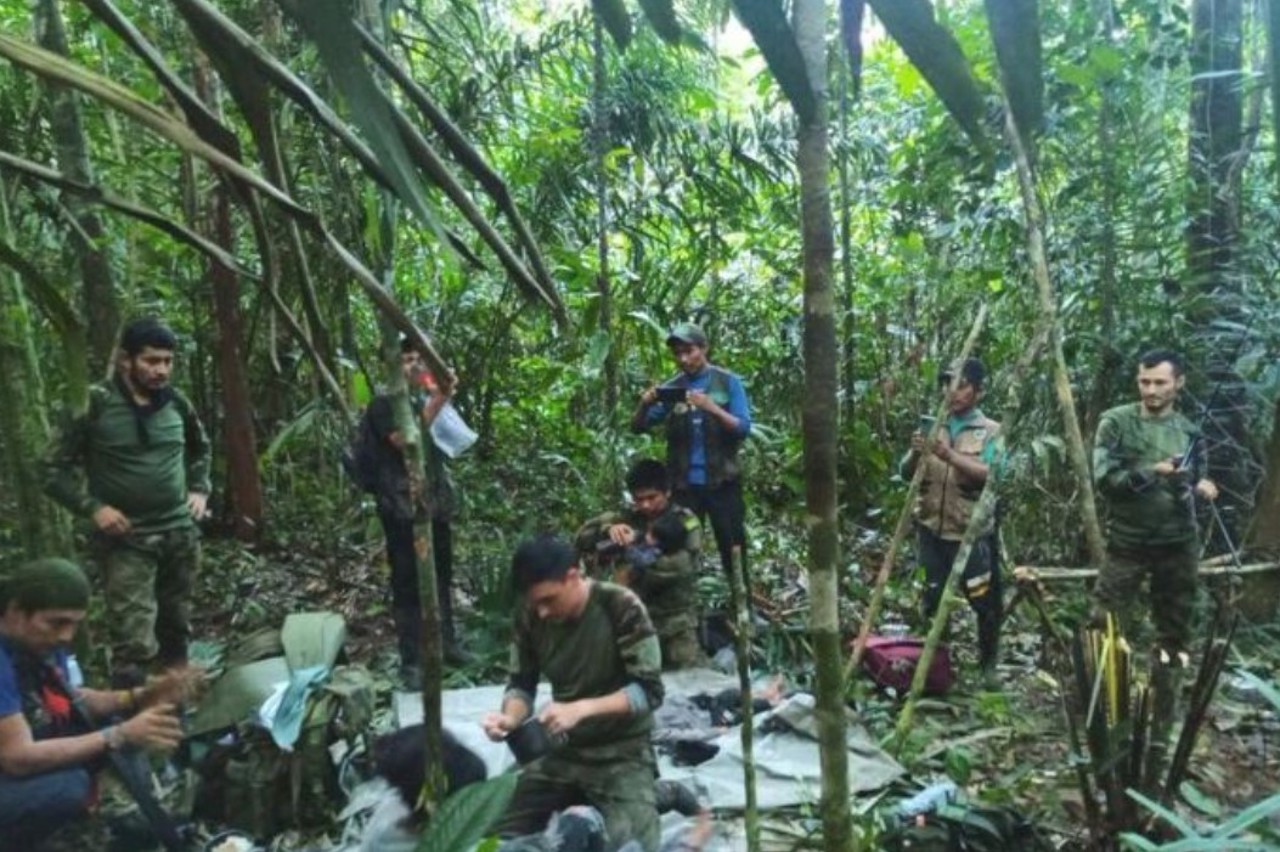 Minune în Columbia: Copii dispăruți de o lună în junglă, în urma unui accident aviatic, au fost găsiți în viață