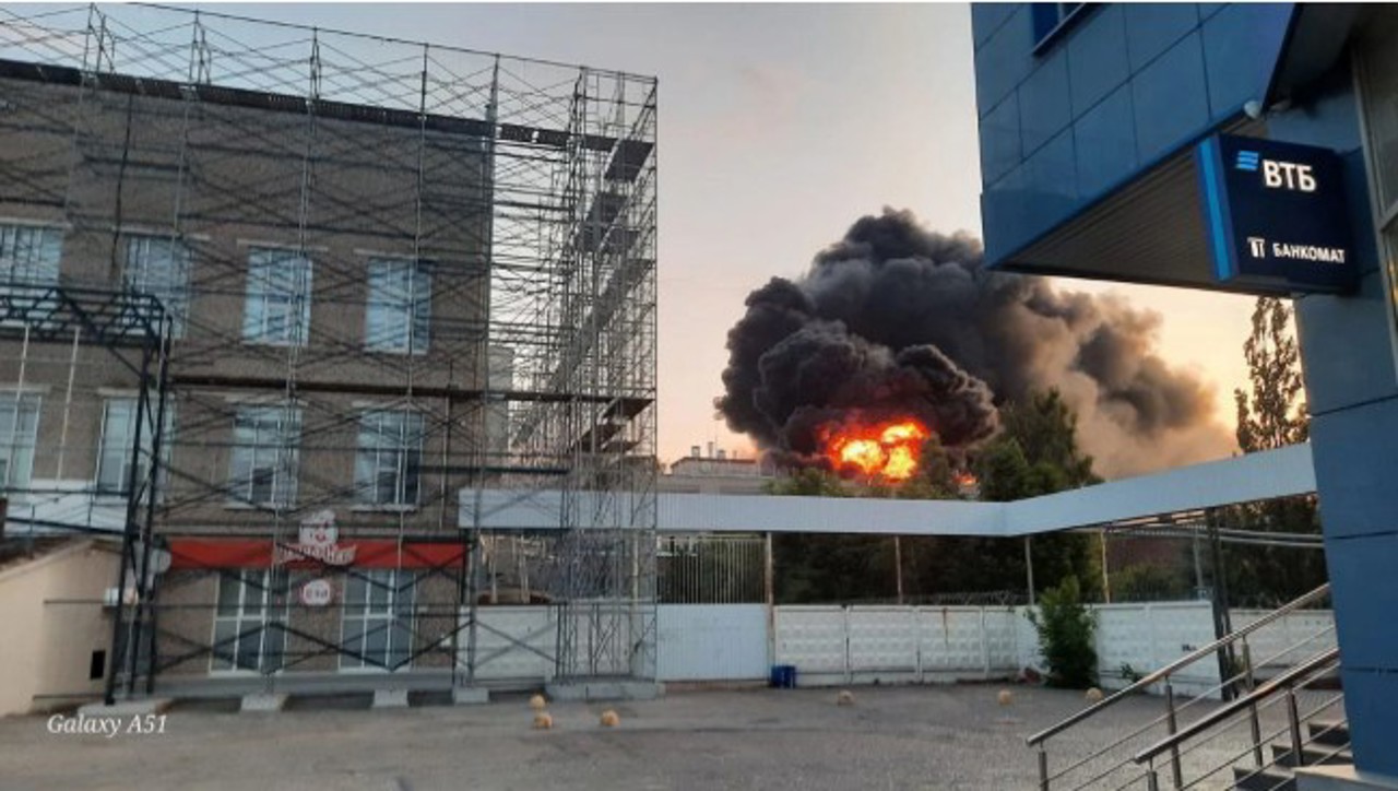 Пожар на оборонном предприятии в Чебоксарах после атаки дронов