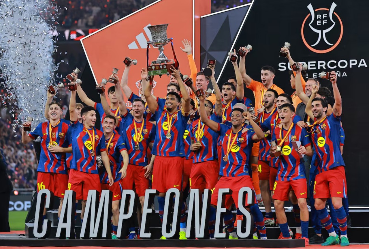 FC Barcelona și-a mai trecut în palmares un trofeu! Clubul catalan a cucerit Supercupa Spaniei