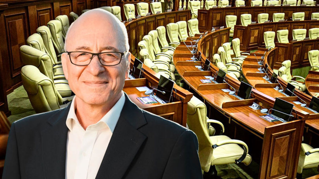 Scriitorul Constantin Cheianu a renunțat la mandatul de deputat din „motive de sănătate”