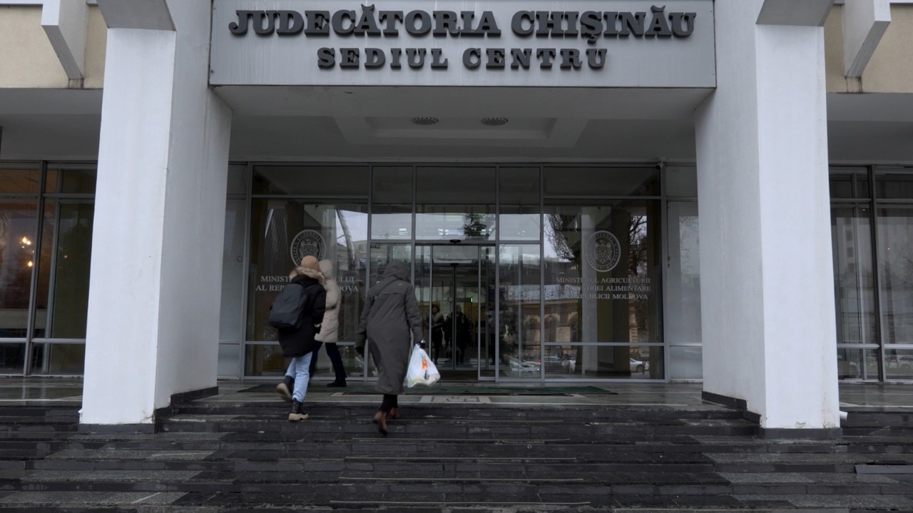 Agresiune în instanță: Suspecta în cazul atacului asupra unei judecătoare, reținută