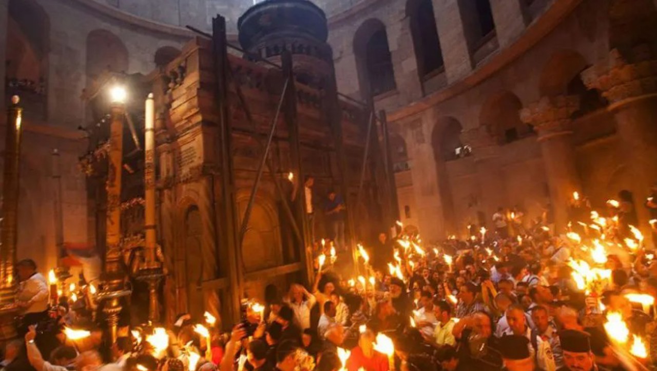 Святой Огонь из Иерусалима доставят в православные страны специальным авиарейсом