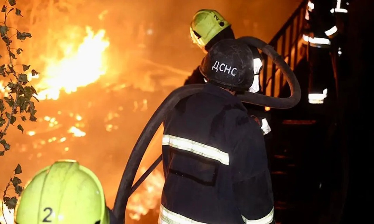 Val de atacuri rusești asupra Ucrainei: bombardamente și drone au ucis cinci persoane și au rănit peste 40, inclusiv civili aflați la muncile agricole