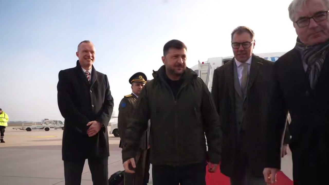 Зеленский прибыл в Берлин: беседа с журналистами об ожидании от переговоров и «буферной зоне» в Донбассе