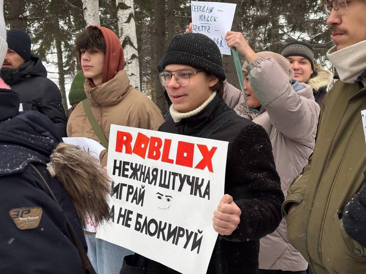 Protest rar la Tomsk: Rușii au protestat față de interzicerea platformei de jocuri Roblox