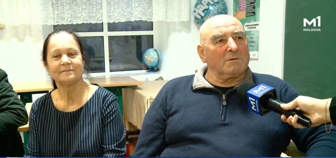 Revederi pline de nostalgie: absolvenții s-au întors în băncile școlii, după zeci de ani