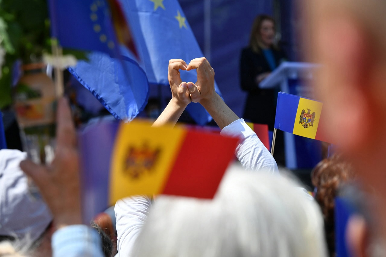 "Исторический момент для нашей страны". Евроcоюз официально открывает переговоры о членстве с Молдовой