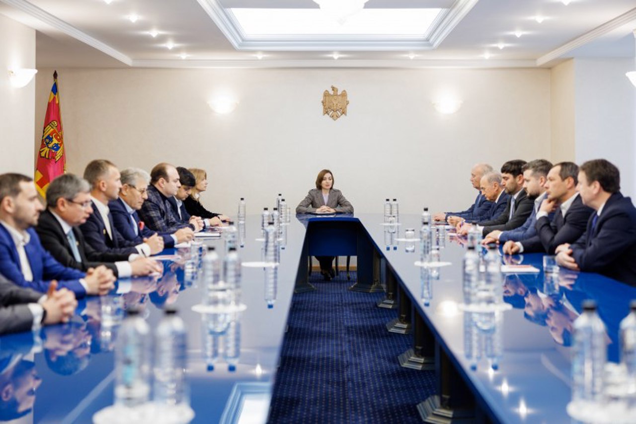 Moldova's political parties discuss reforms to combat corruption