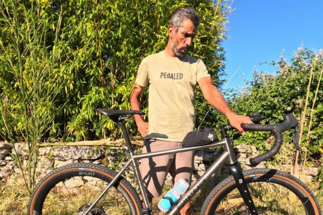 Во Владивостоке, по обвинению в незаконном пересечении границы, задержан велосипедист из Франции 