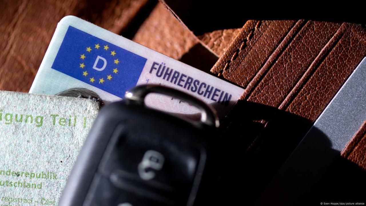 Европарламент одобрил новые правила ЕС по водительским удостоверениям