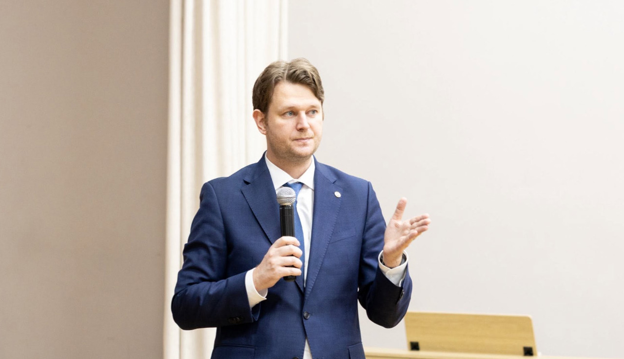 Nu l-a vrut ministru, dar îl păstrează în Guvern: Ce funcție ocupă astăzi fostul șef de la Finanțe, Andrian Gavriliță