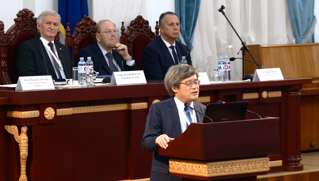 Two Nobel laureates meet with Moldovan researchers and youth