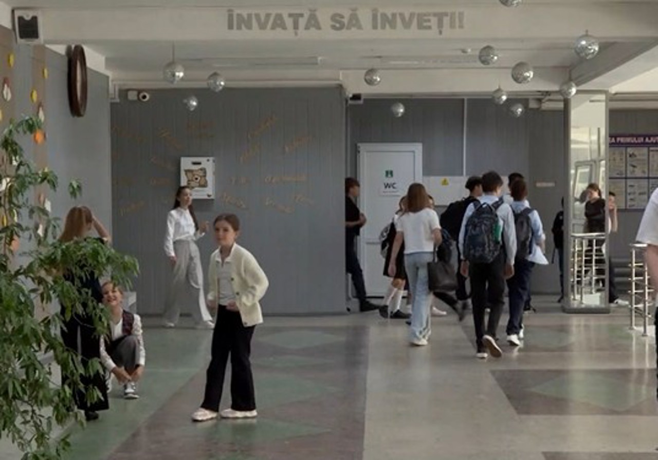 Părinții, îndemnați să raporteze colectarea ilegală de bani în școli. Numărul sesizărilor, în creștere