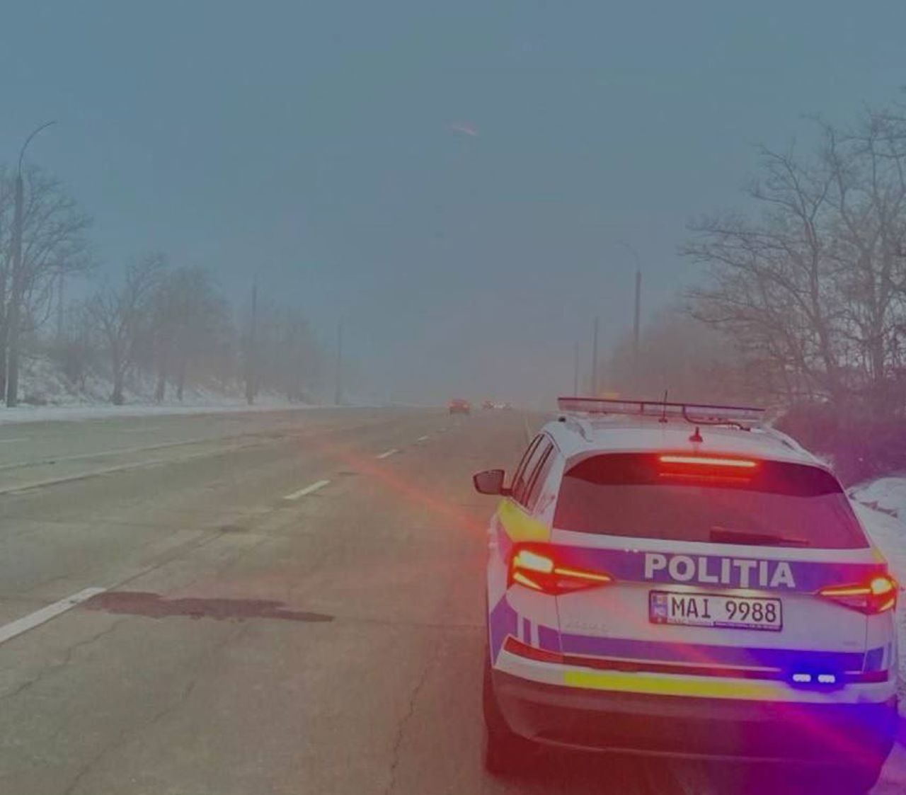 Ceață și ghețuș pe drumuri. Poliția atenționează conducătorii auto să respecte regulile de circulație rutieră