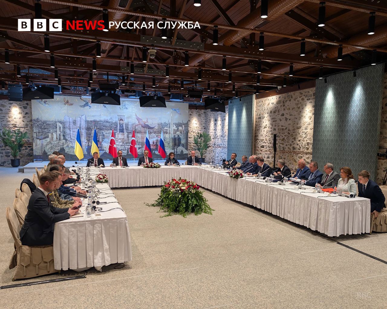 Rusia și Ucraina au reluat astăzi negocierile de pace. Ministrul de externe al Turciei a rămas la negocierile ruso-ucrainene 