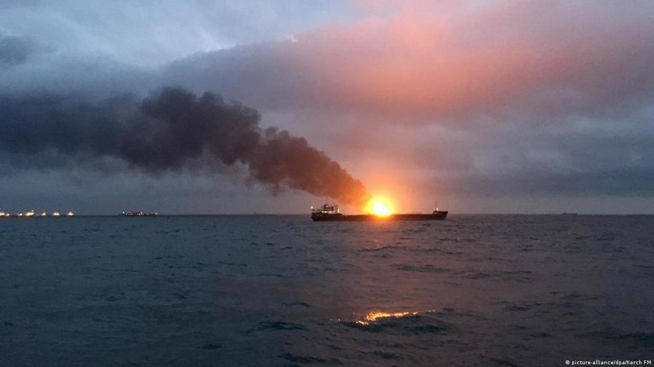Пожар на борту танкера с СПГ в Черном море: три человека пострадали