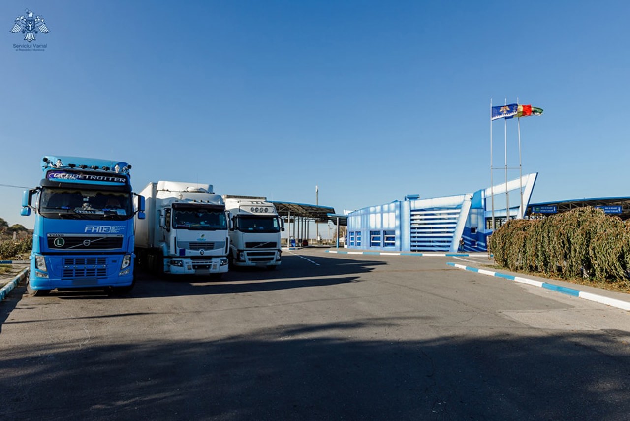 Increased flow of trucks at the Moldovan-Romanian border. The Customs Service undertakes measures to streamline traffic