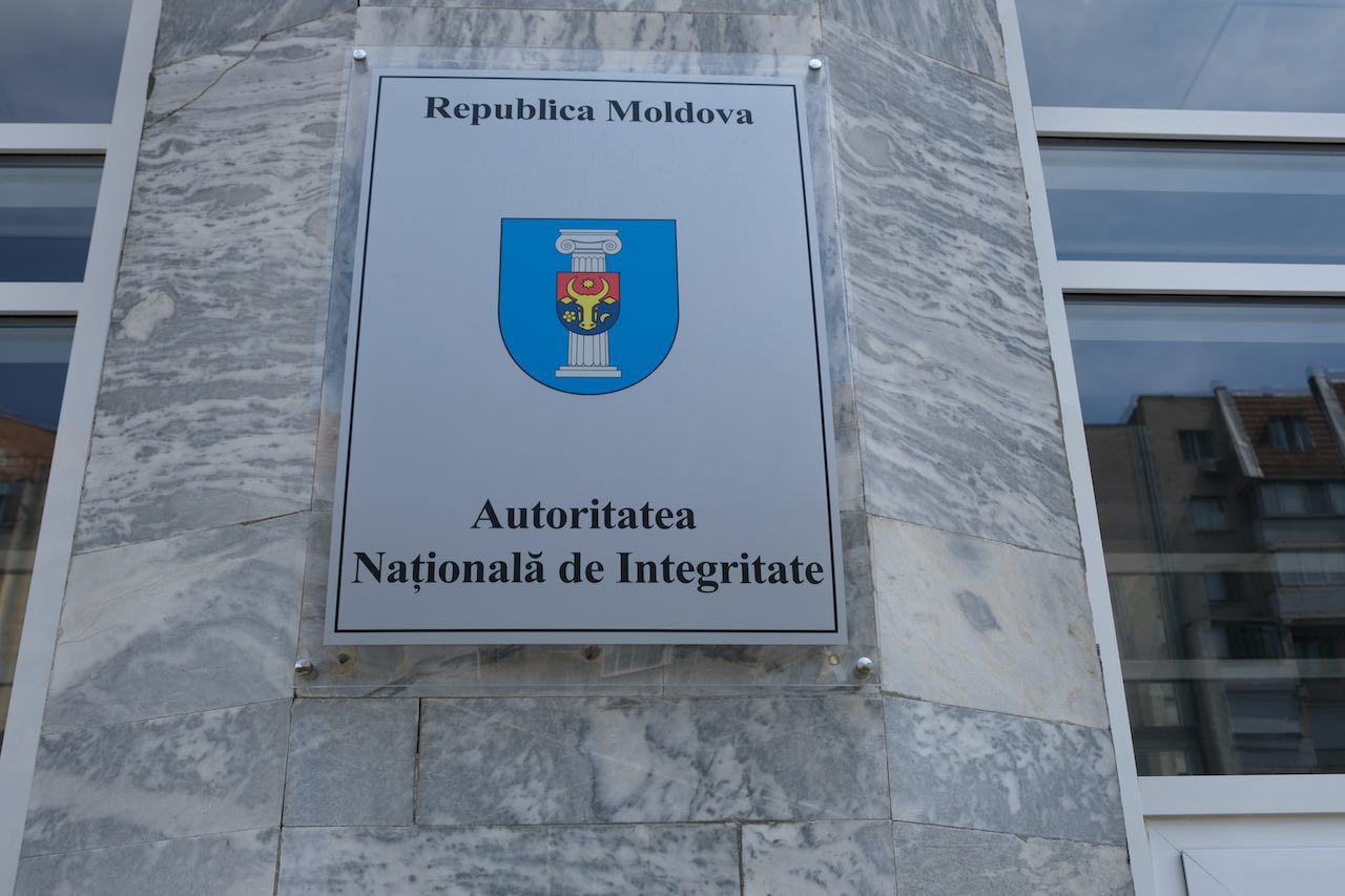 Primar din Telenești și fostă funcționară vamală, cu averi nejustificate de peste 2.8 milioane de lei