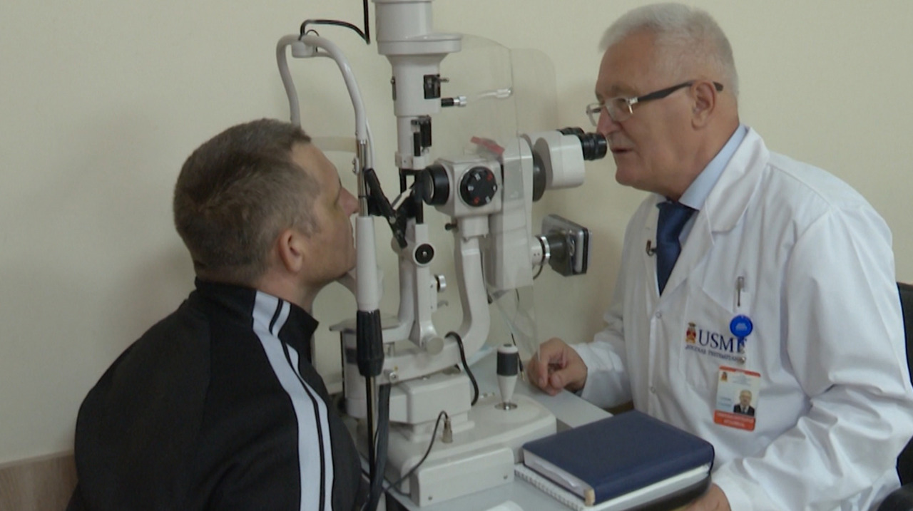 Valeriu Cușnir, aproape 50 de ani dedicați oftalmologiei. Medicul se numără printre laureații Premiului Național