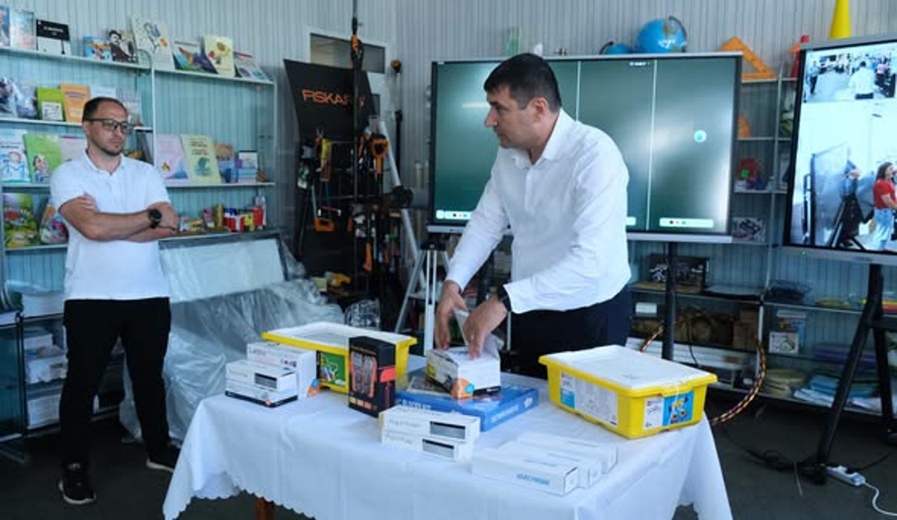 'Professions of the Future' brings robotics and 3D printing to schools