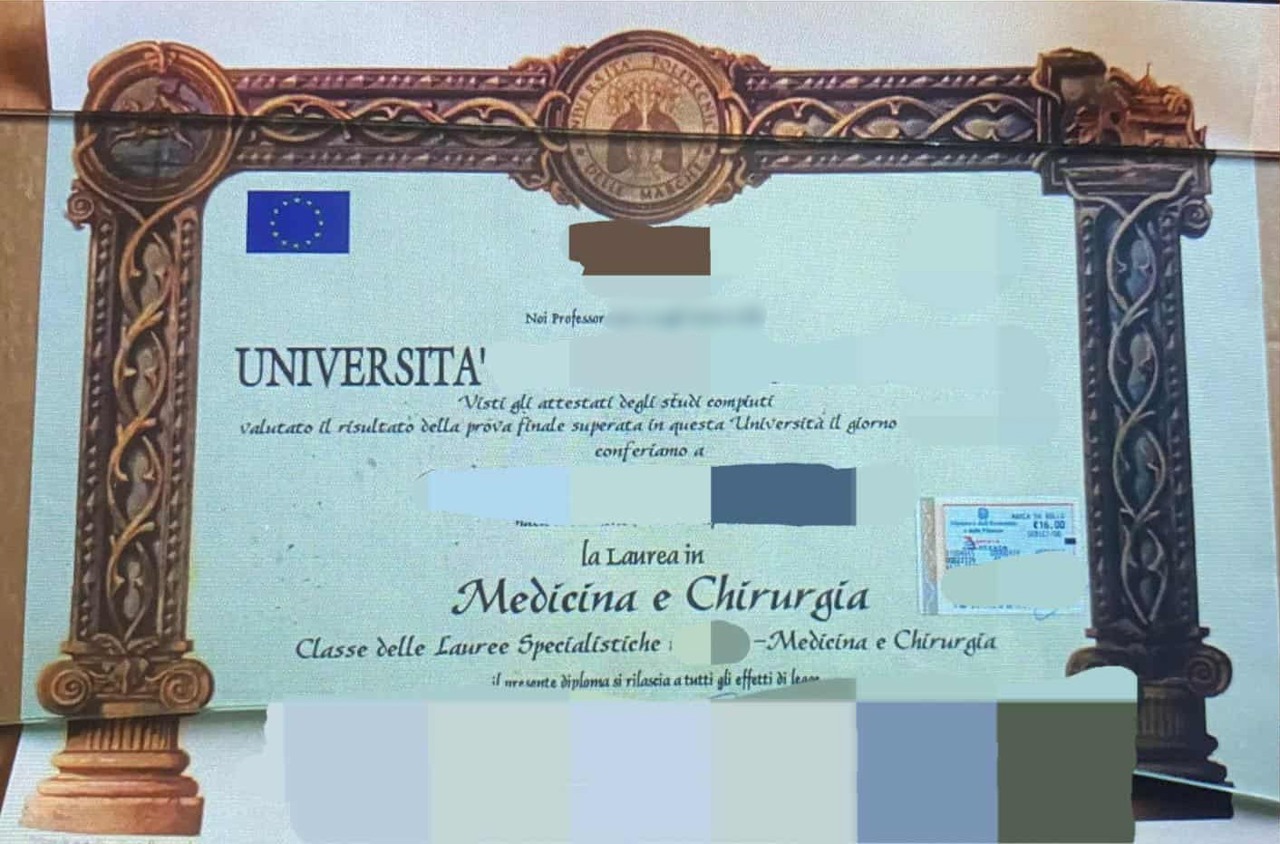 Șefa unui centru al ASP, reținută pentru o mită de 15 mii de euro într-un dosar al diplomelor false în domeniul chirurgiei estetice. Reacția instituției