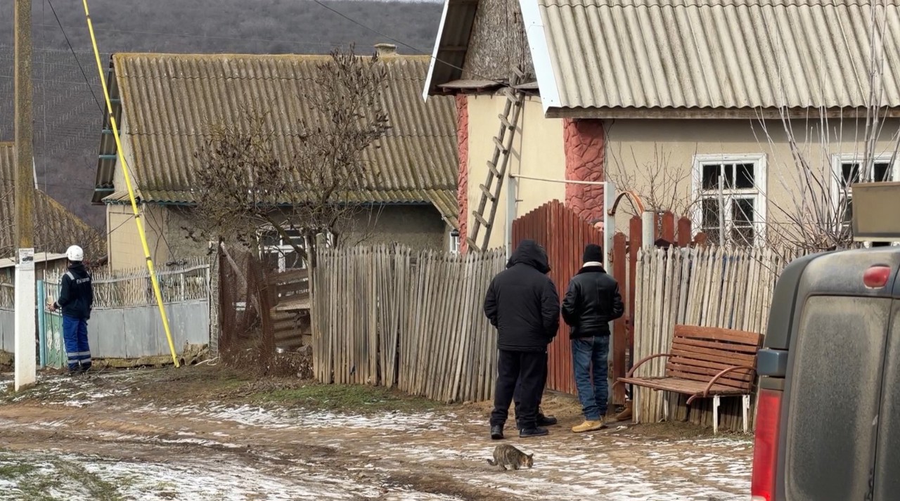 Drona cu explozibil, căzută la Crocmaz, a lăsat mai mulți locuitori fără lumină încă de la ora 02:00: „Numai o aripă este cât omul de mare”