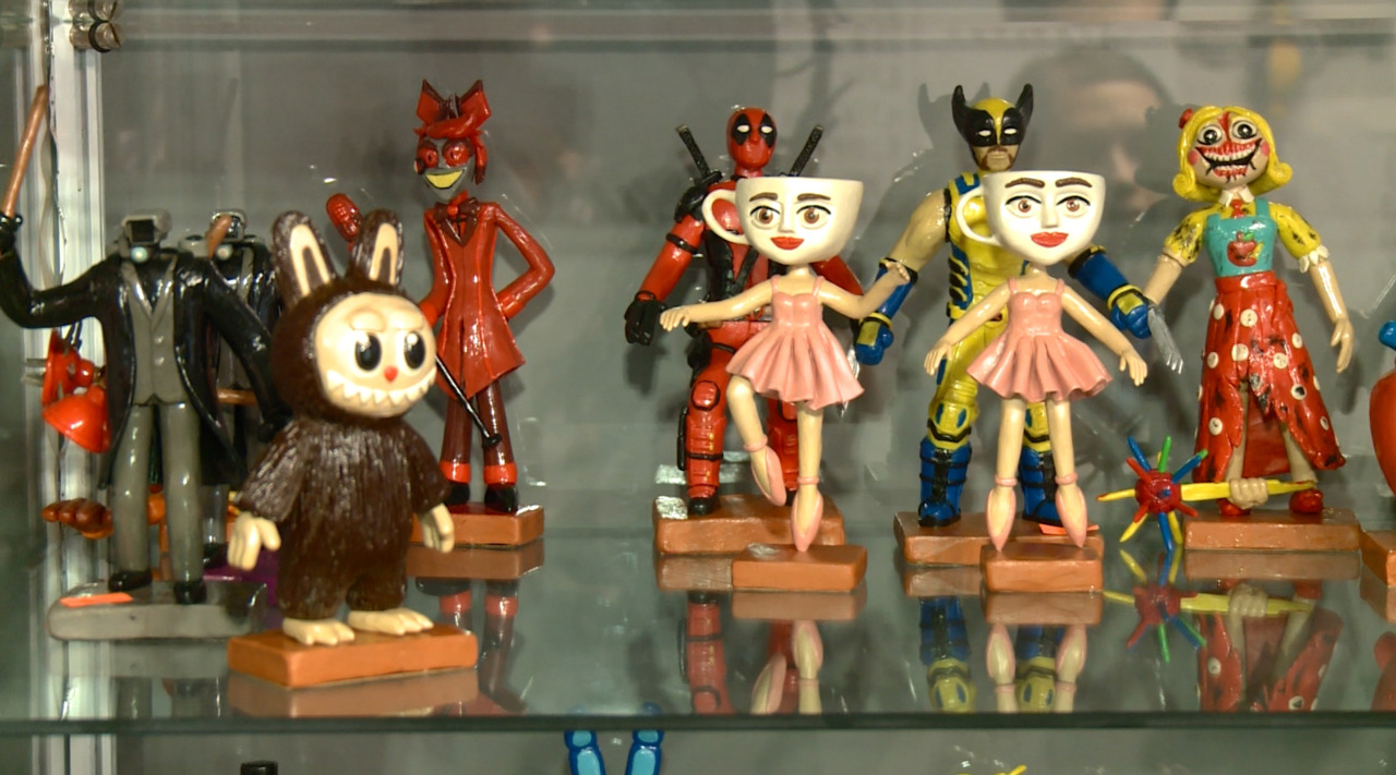 Sculpturi din plastilină, inspirate de jocuri și desene animate, la Chișinău