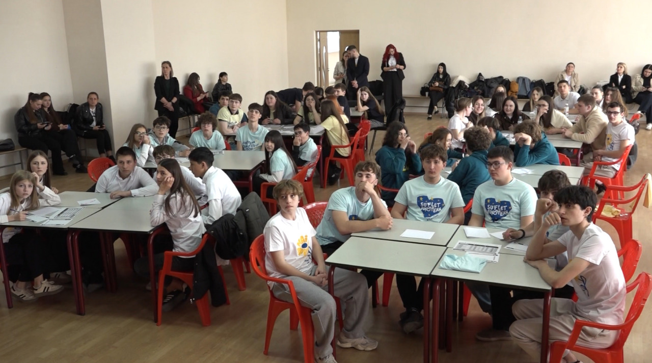 Competiție acerbă la Comrat: 12 echipe s-au duelat în etapa a doua a „EuroQuiz Moldova-2026”