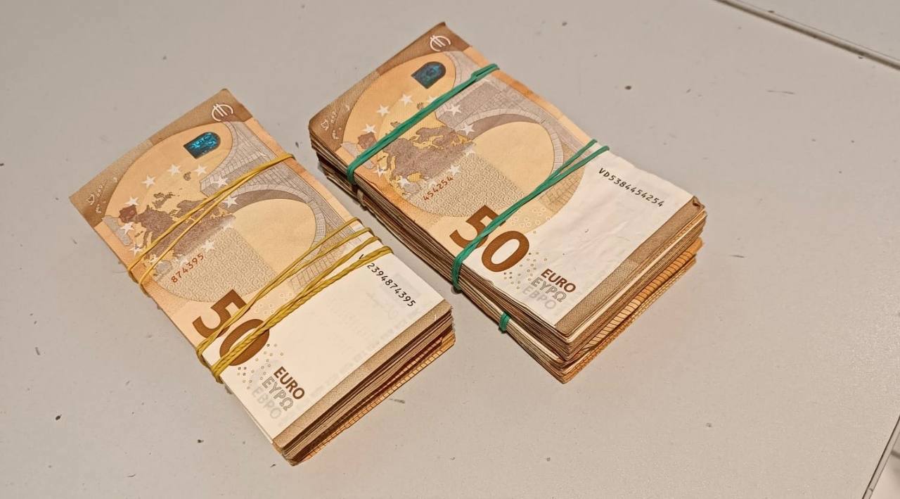 A încercat să iasă din țară cu 20.000 de euro nedeclarați: Un ucrainean, documentat de autorități