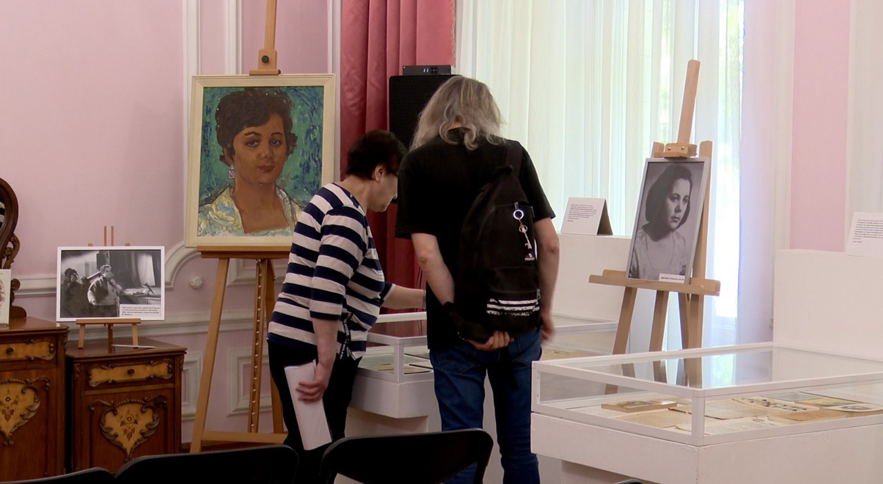 Scriitoarea Lidia Istrati, evocată prin cărți și manuscrise la Muzeul Național al Literaturii Române
