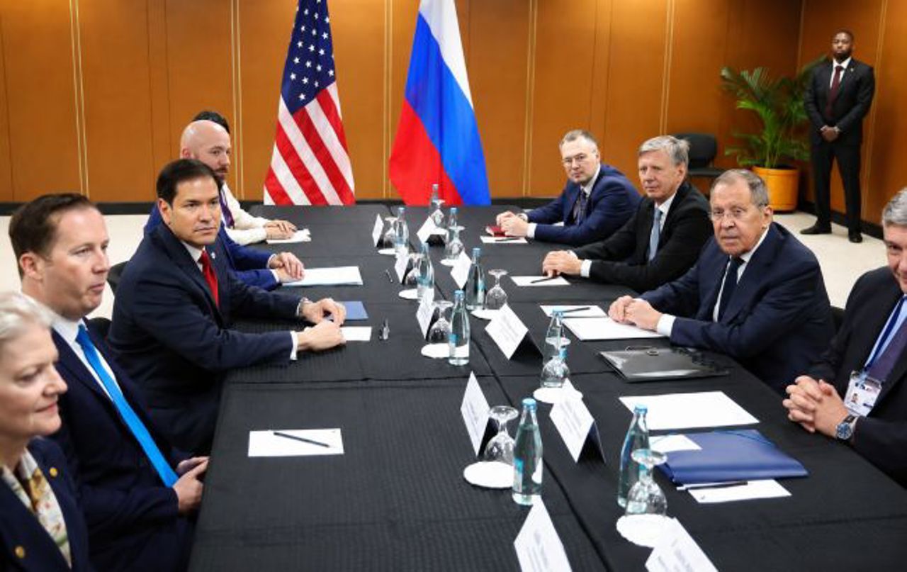 Discuții Lavrov-Rubio: Rusia se declară pregătită pentru negocieri și cere încetarea livrărilor de arme pentru Ucraina 