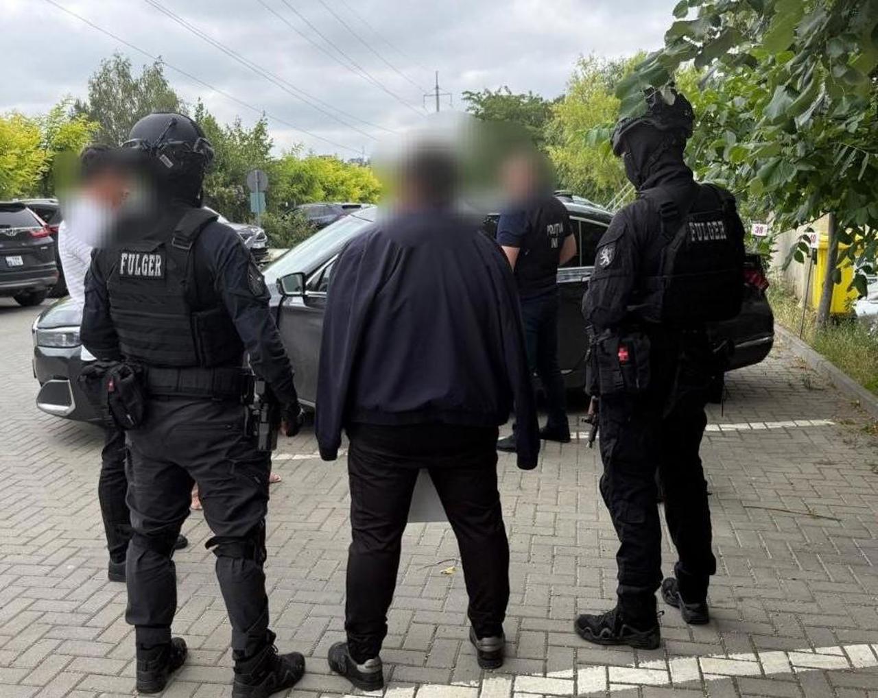 Escrocherie cu investiții imobiliare de milioane. Un consilier MAN, reținut de poliție