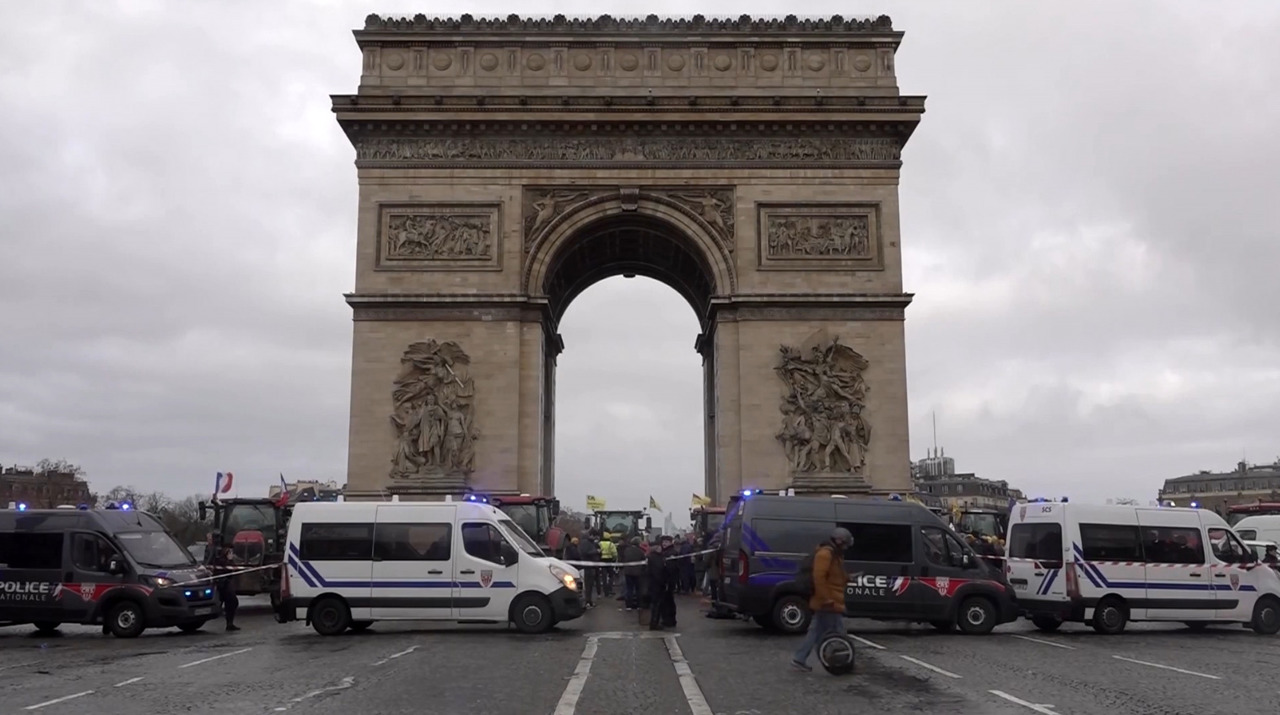 Fermierii europeni ies din nou în stradă: proteste masive împotriva Acordului Mercosur