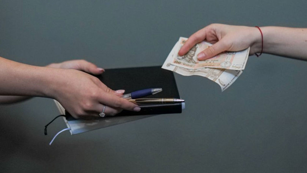 „Magazinul de teze”, în plenul Parlamentului: Audieri, după o investigație despre pretinse fraude academice