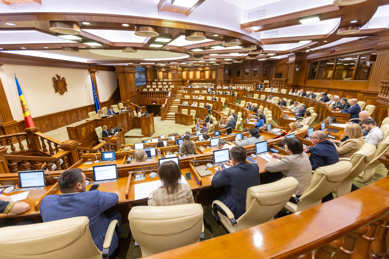 Mai multe instituții publice vor trece în subordinea ministerelor, pentru a le eficientiza activitatea