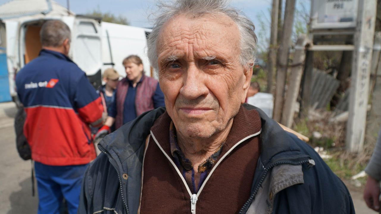 Război în Ucraina // O familie din Harkov a scăpat cu viață după ce o rachetă rusească a căzut în curtea casei