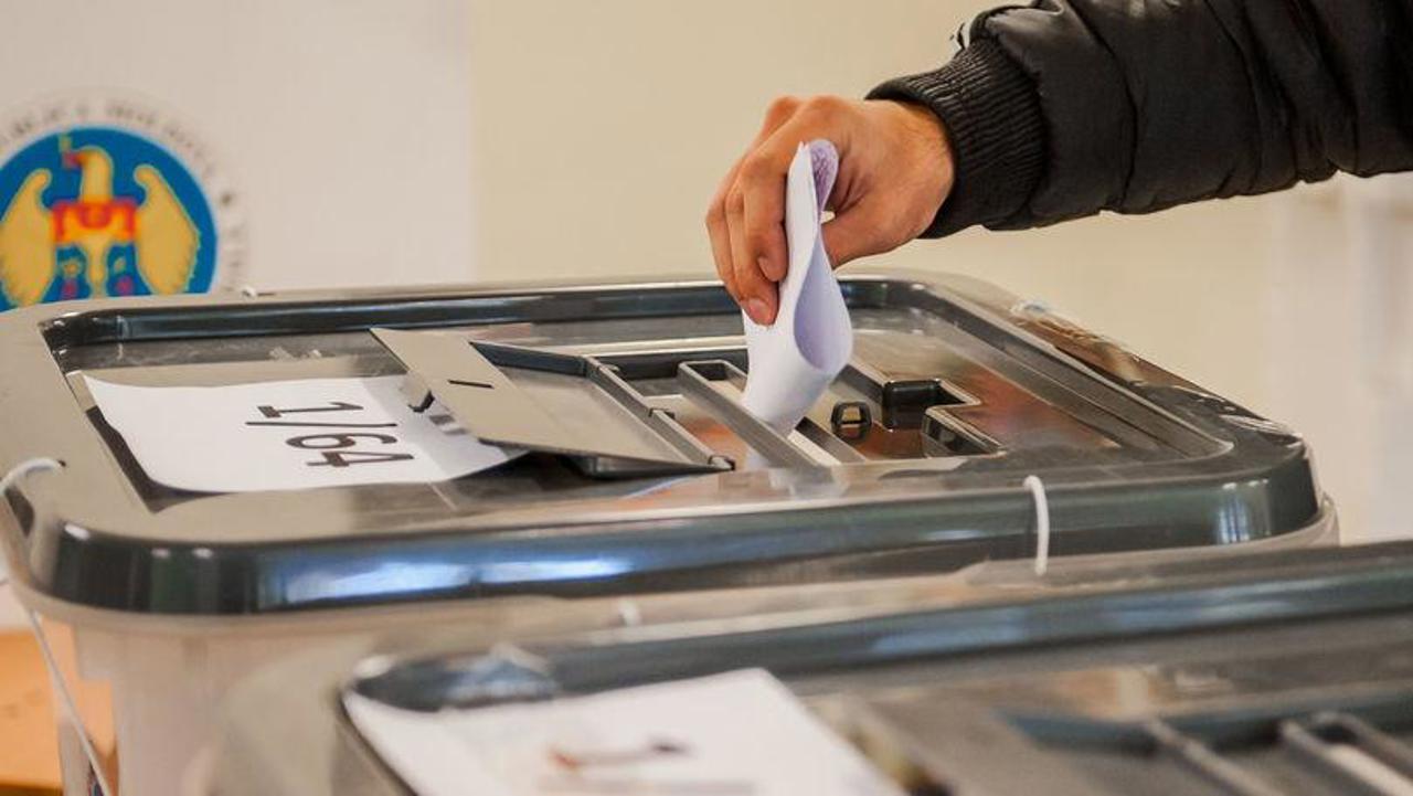 PAS, PSRM, and Renaștere neck-and-neck in Moldovan parliamentary polls