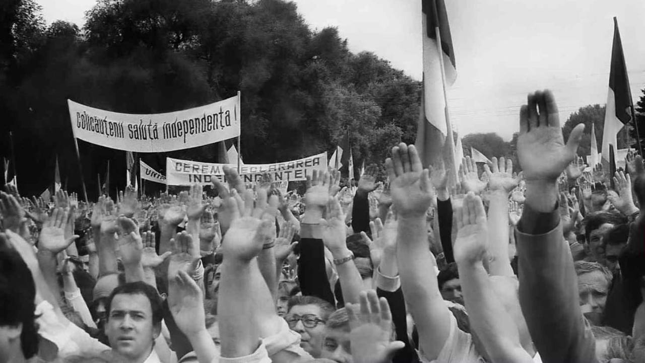„Independența nu a căzut din pod”: Culisele scrierii și votării „actului de naștere” al R. Moldova, la 35 de ani distanță 