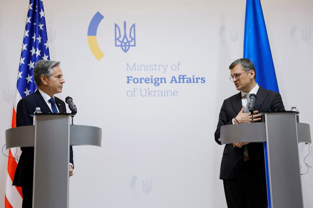 Reuters / Secretarul de stat american Antony Blinken și ministrul ucrainean de externe Dmitro Kuleba susțin o conferință de presă comună, pe fondul atacului Rusiei asupra Ucrainei, la Kiev, Ucraina, 15 mai 2024
