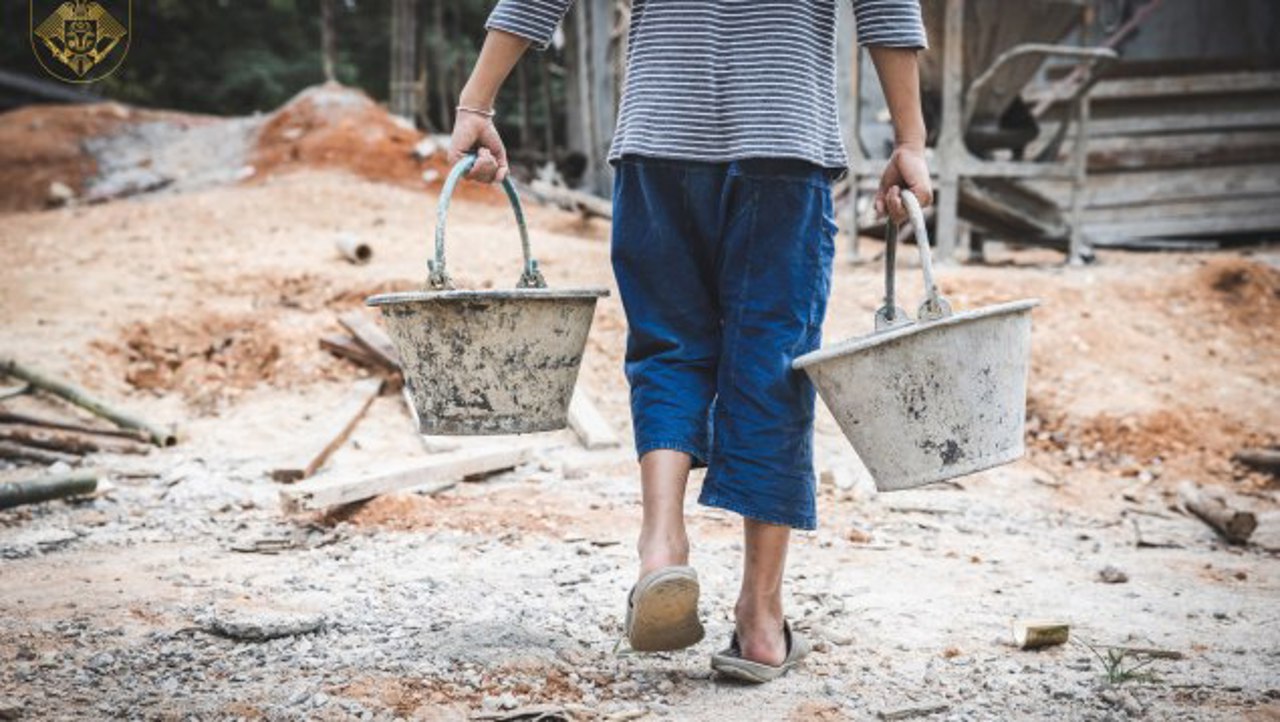 Sclavie la Edineț: două persoane, inclusiv o minoră, exploatate prin muncă la o fermă