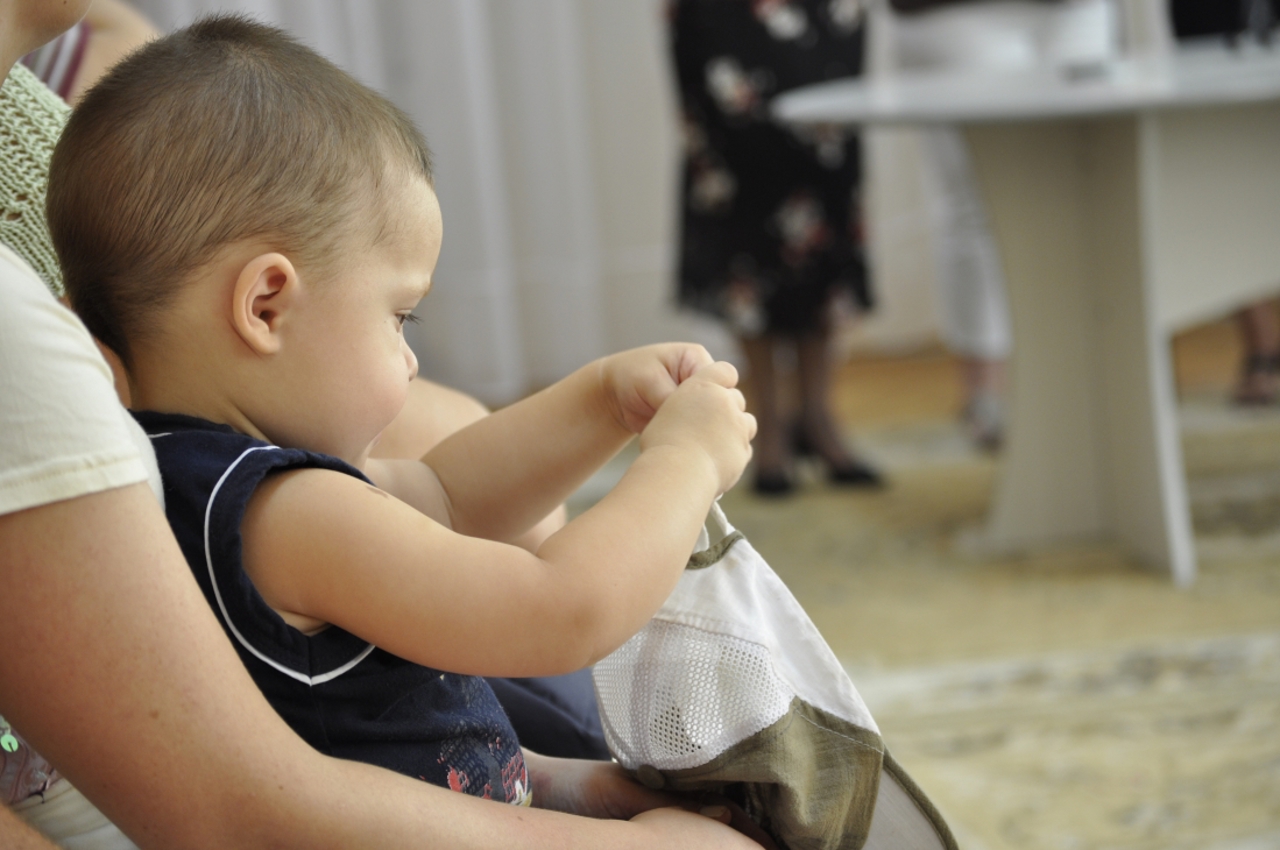 Familiile din R. Moldova, îndemnate să adopte copii: 85 de micuți din centrele de plasament din capitală își caută părinți